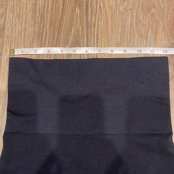 Spanx black, cropped leggings size medium - Picture 4 of 6